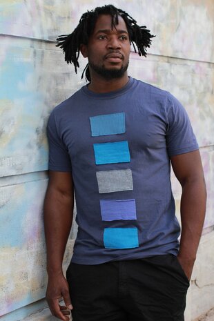 Upcycled t-shirt blauw patch - Liz